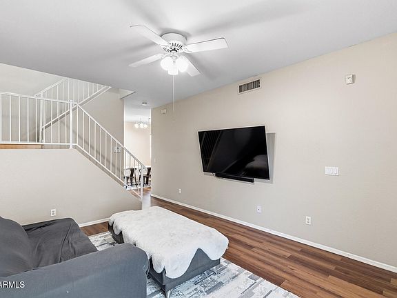 3rd image of 1018 W JANICE Drive