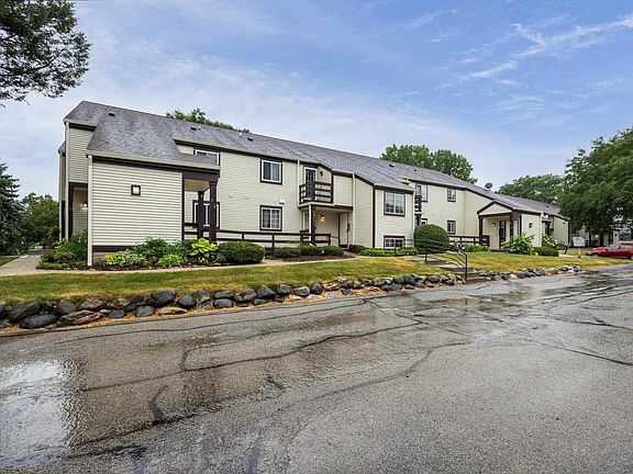 3rd image of 1 Creekside Way #9