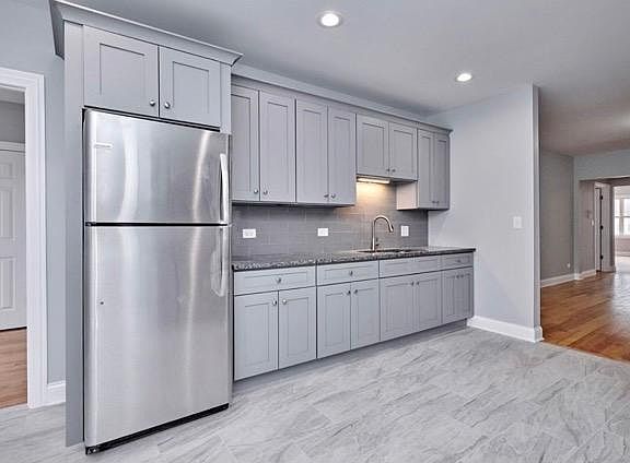 4th image of 6322 N Francisco Ave APT 1