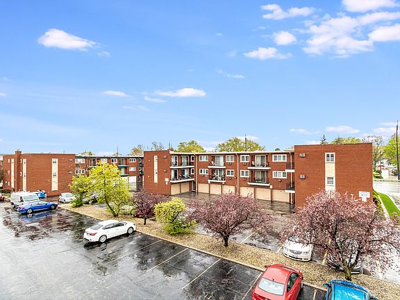 2nd image of 4750 W 101st St APT 1C