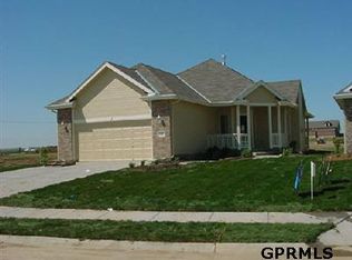 9510 Valley Cres, La Vista, NE 68128