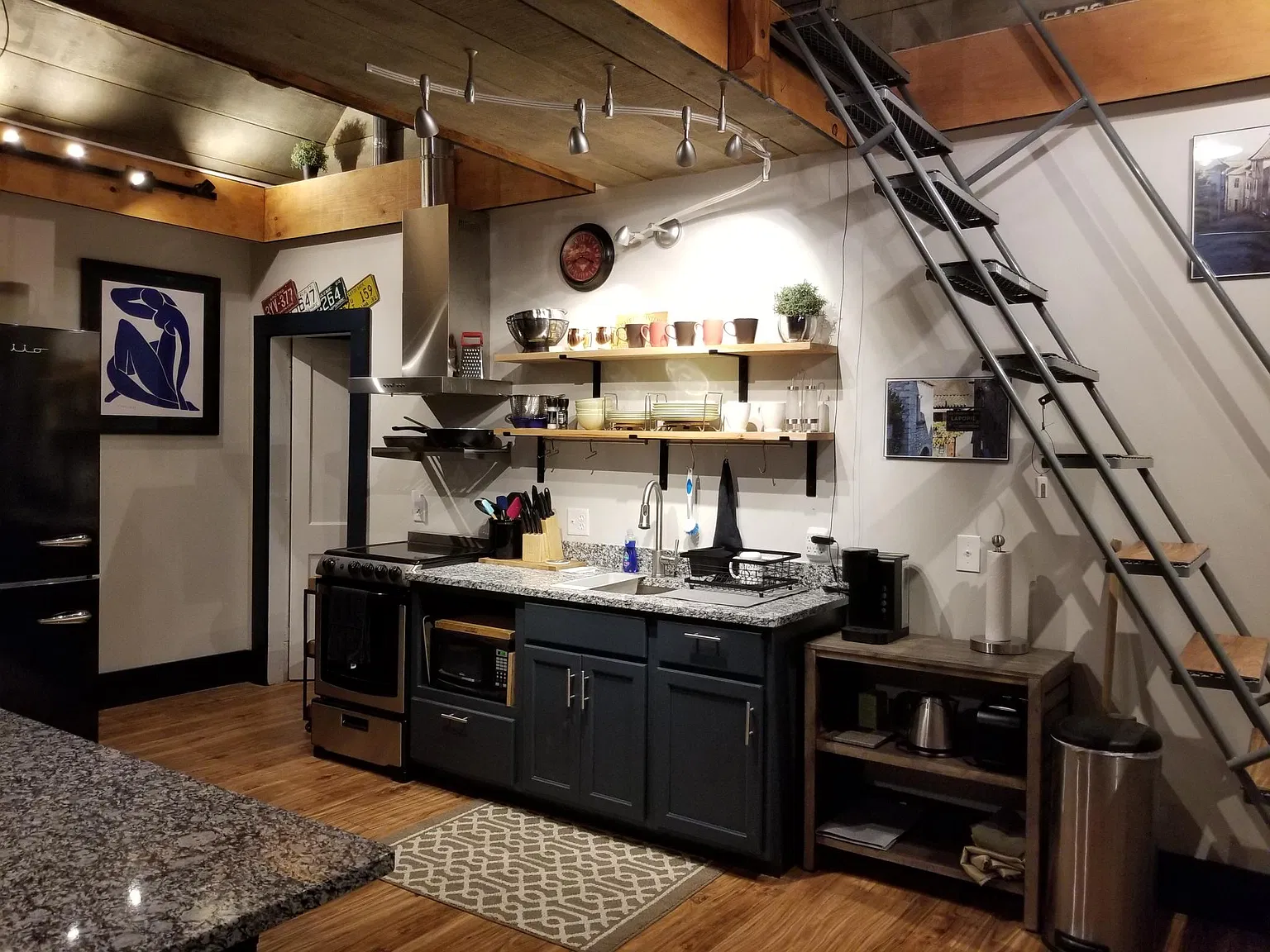 2 bed, 1100 sqft, $2,300 — Photo 3
