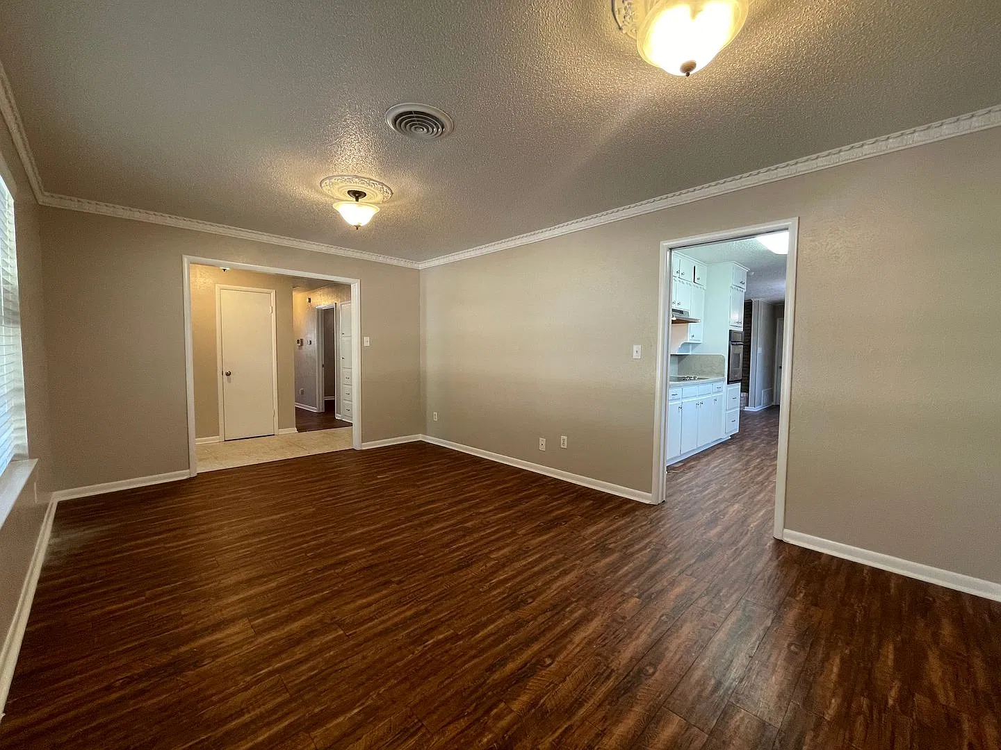 Available Now 3 Bedroom 2 Bath Home In River Oaks Area — Photo 3