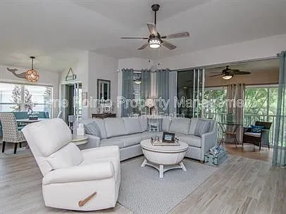 3 bed, 2.0 bath, 2360 sqft, $2,995 — Photo 3