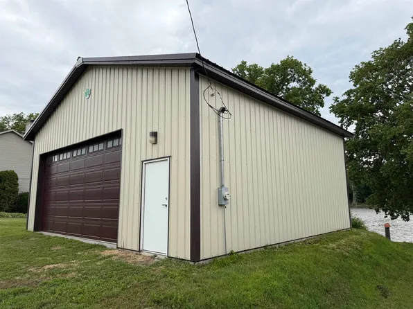7552 N River Rd, Byron, IL 61010