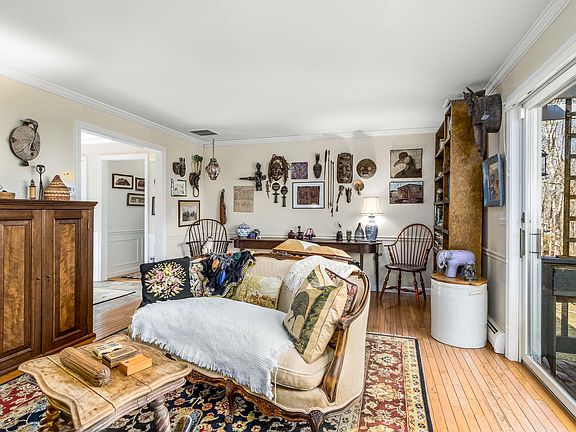 4th image of 218 Oakmont Road