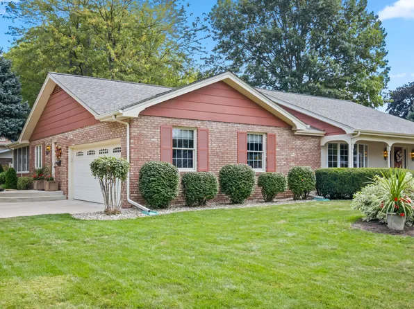 404 E Grand Dr, Bourbonnais, IL 60914