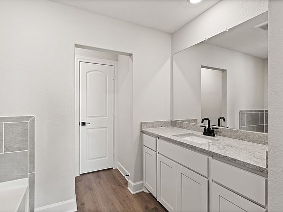5th image of 760 Carson Ln
