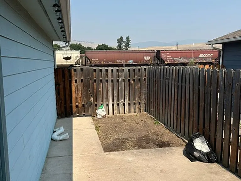 2302 Leo Ave — Photo 11