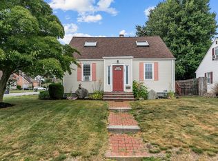29 Cedar St, Somerset, MA 02726
