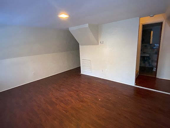 4th image of 5014 Center Dr