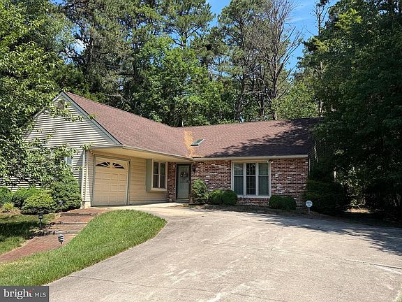 2nd image of 32 Battery Hill Dr