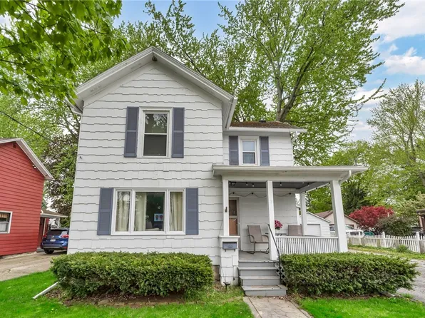 18 Erie St, Le Roy, NY 14482