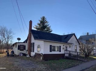 629 Bowen St, Savanna, IL 61074