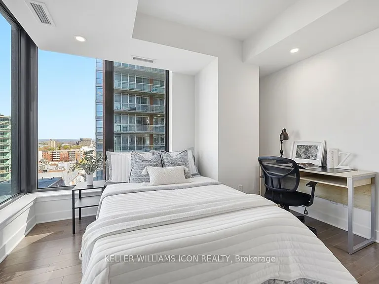 180 George St #1002 — Photo 19