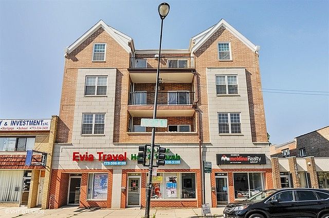 1st image of 5862 N Lincoln Ave #4A