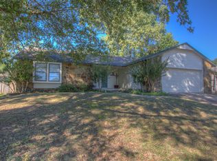 1904 S Yellowood Ave W, Broken Arrow, OK 74012