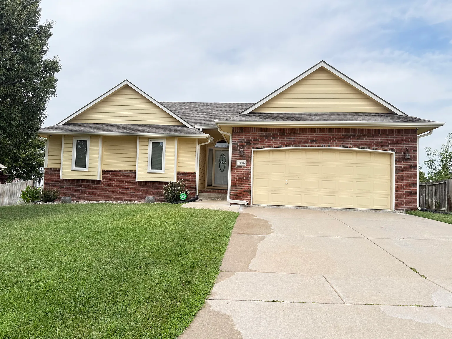 5 bed, 2642 sqft, $2,300 — Photo 2