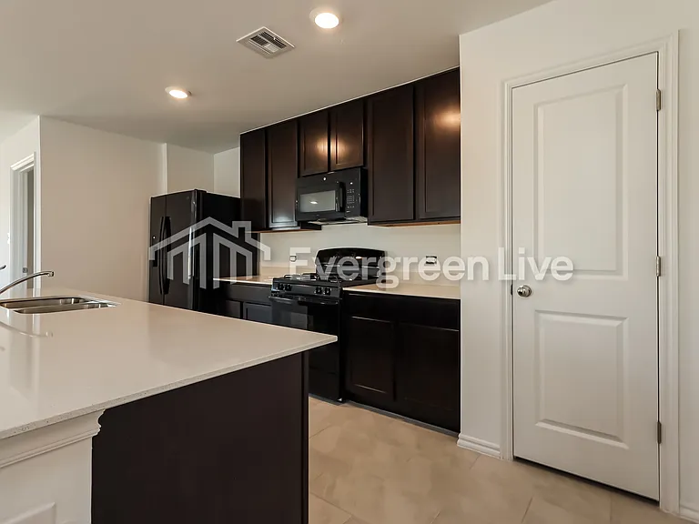2308 Bleeker St — Photo 6