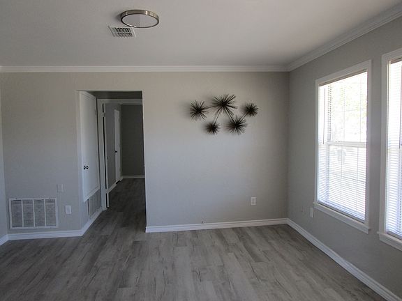 2nd image of 104 Pecan St