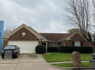 226 E Embercrest Dr, Arlington, TX 76018