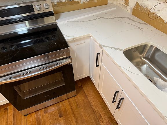 3rd image of 49 Jacqueline Rd APT 6