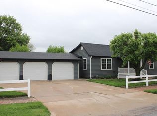 211 S Jefferson St, Frontenac, KS 66763