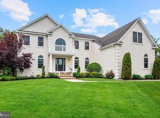 9 Surrey Ct, Mount Laurel, NJ 08054