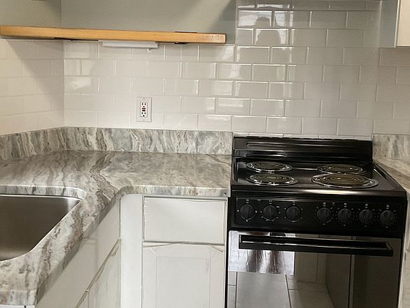 2nd image of 107 W Moreno St