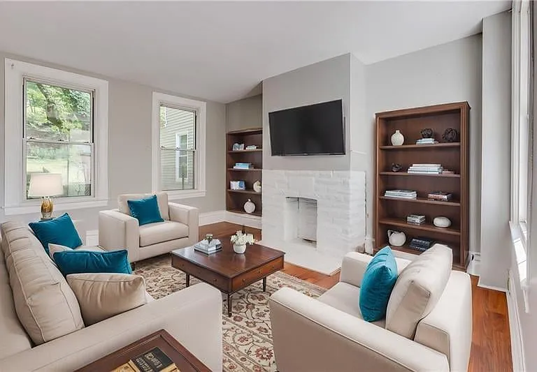 211 W Burgess St — Photo 24