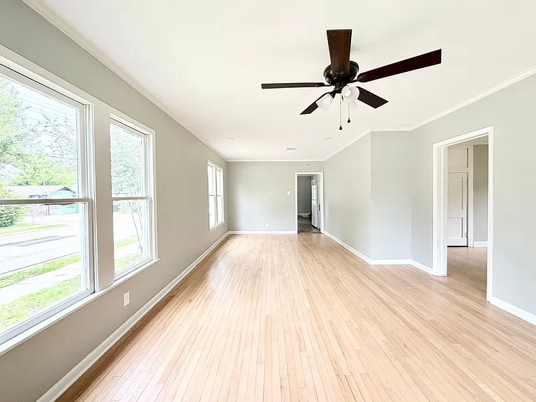 526 Evangeline Dr — Photo 5