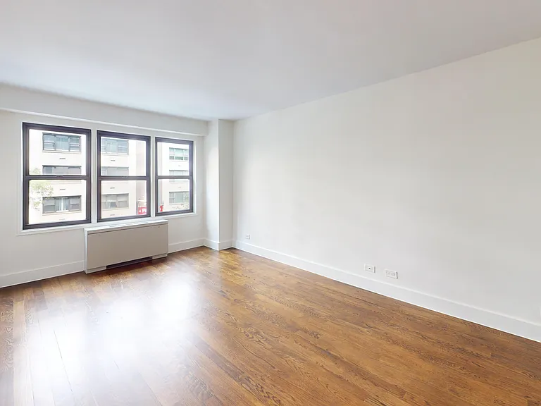 220 E 63rd St #2K — Photo 8