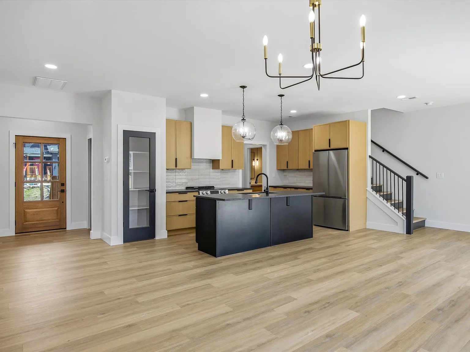 3 bed, 2.5 bath, 1600 sqft, $2,449 — Photo 3
