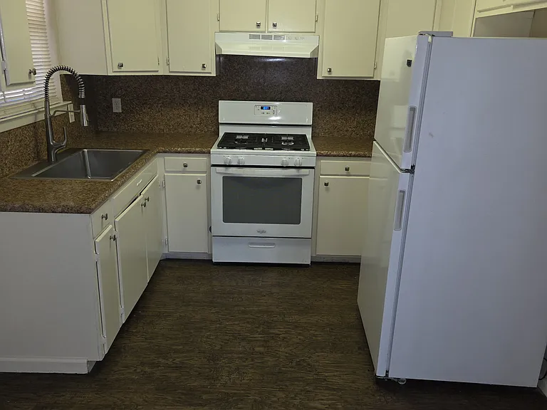 6501 Brookview Dr — Photo 2