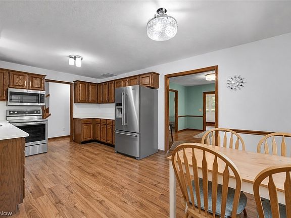 5th image of 319 Greenwood Ct