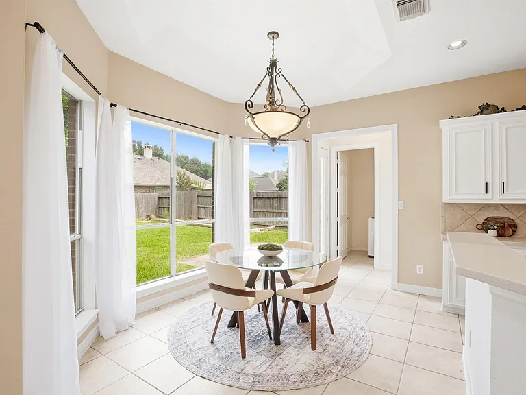 1322 Kirby Lake Ct — Photo 17