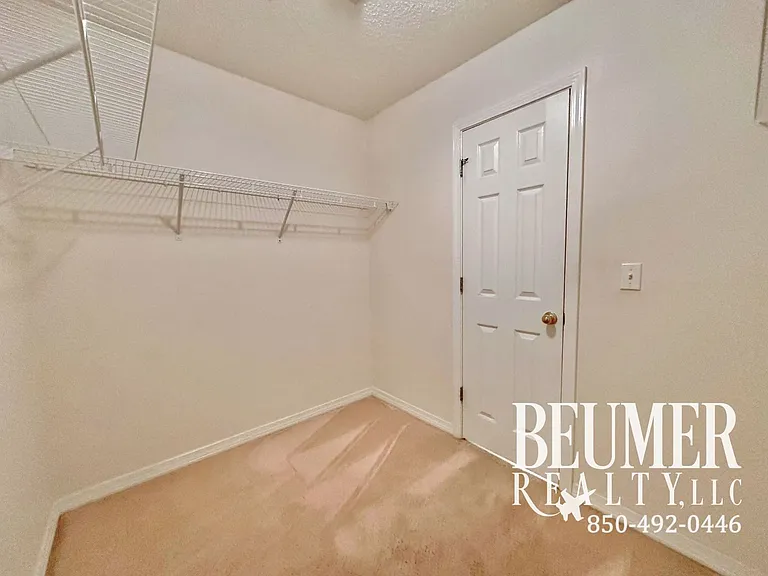 136 Carrier Dr — Photo 13