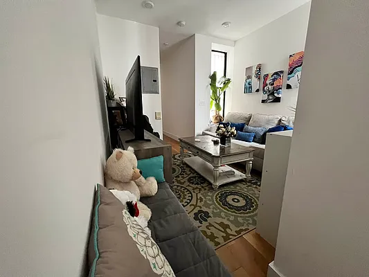 Rented by EastMount Realty LLC | media 25