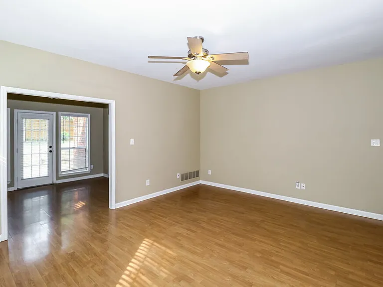 8170 Timber Knoll Ln — Photo 2