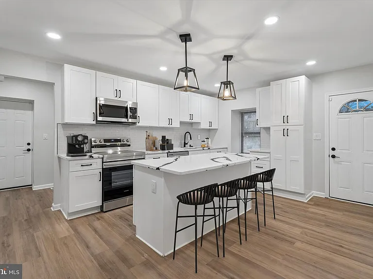 4359 Fleming St — Photo 6