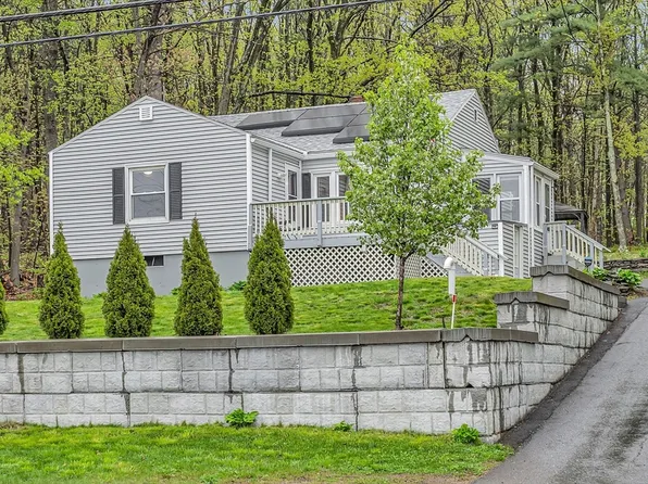 1450 Central St, Leominster, MA 01453