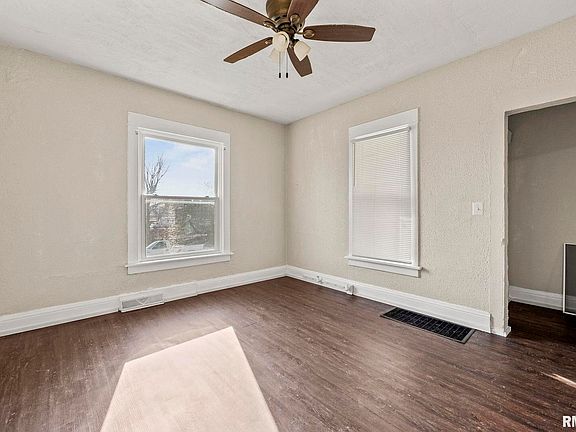 4th image of 904 Charlotte St