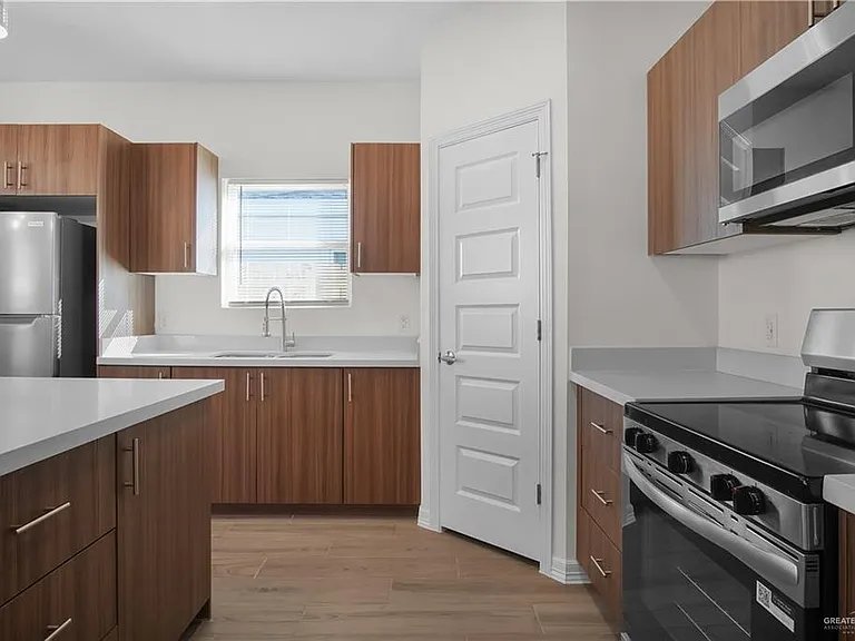 608 N Onyx Ave #2 — Photo 8