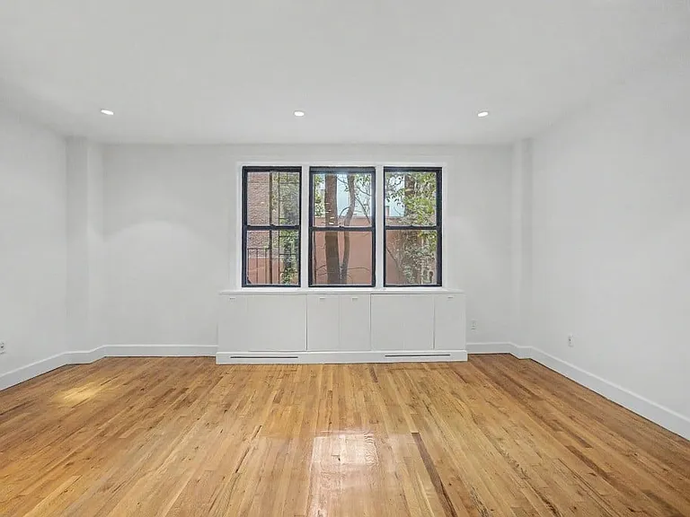 156 Prince St #2B — Photo 4