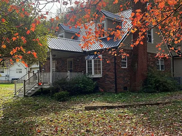 331 Gray St, Comfort, WV 25049