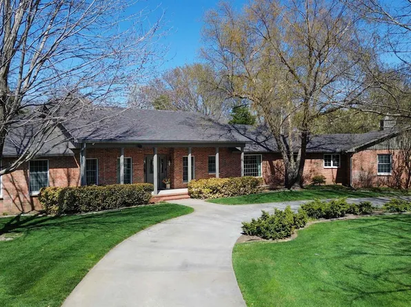 514 W 12th St, Newton, KS 67114