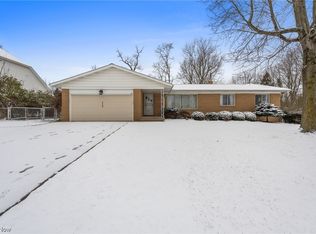 6103 Millwood Dr, Broadview Heights, OH 44147