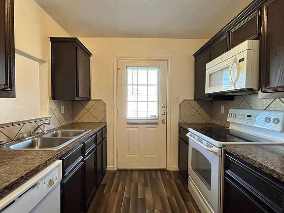 3rd image of 909 Yi Dr #A