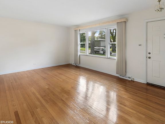 3rd image of 1329 Phoenix Dr