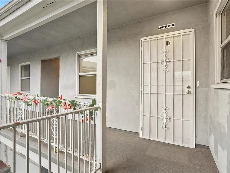 4075 Venice Blvd #10 — Photo 12